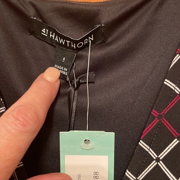 Faux wrap dress with beautiful geometric pattern. Perfect for summer - Picture 2 of 5